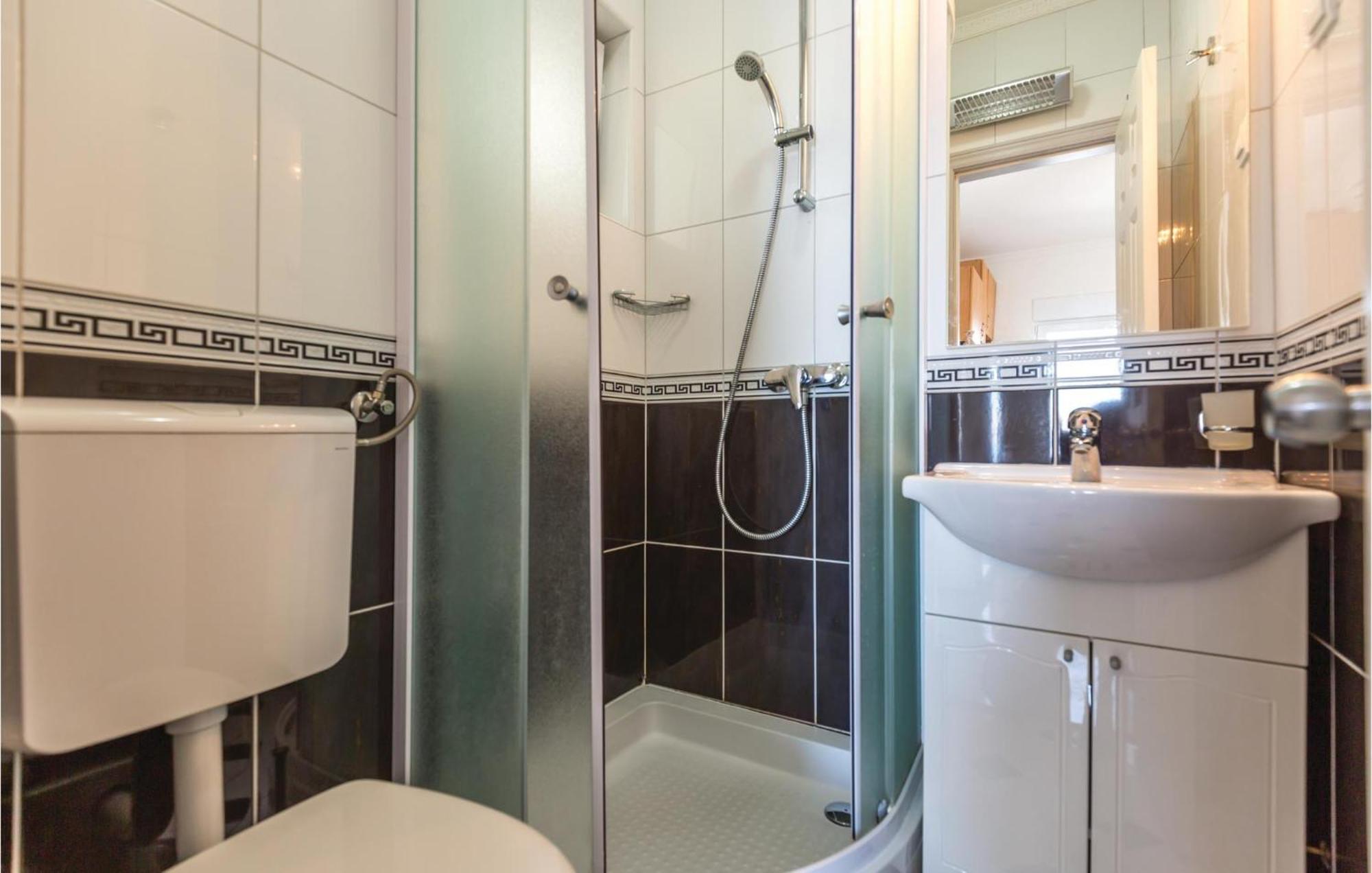 Amazing Apartment In Makarska With House Sea View エクステリア 写真