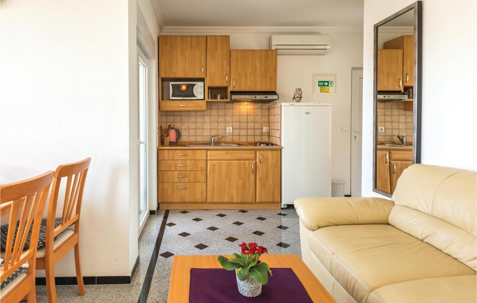 Amazing Apartment In Makarska With House Sea View エクステリア 写真