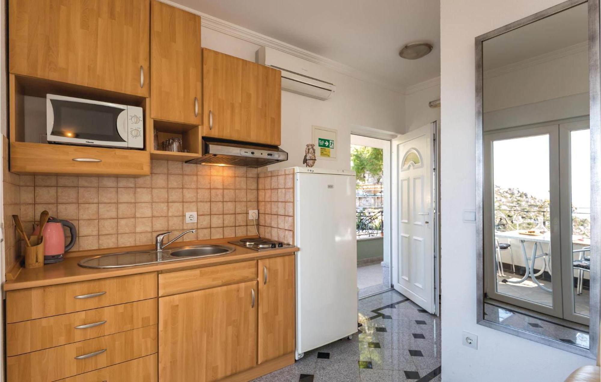 Amazing Apartment In Makarska With House Sea View エクステリア 写真